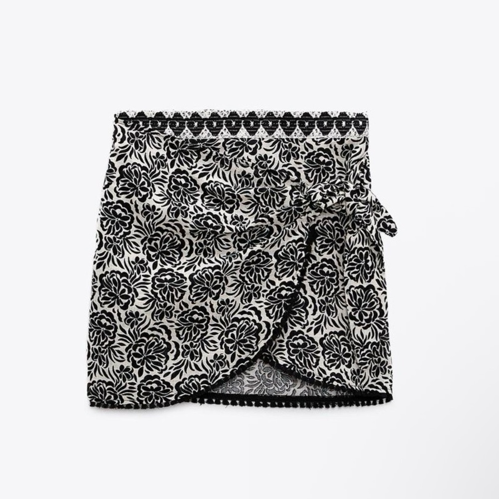 Zara Black and White Floral Mini Skirt